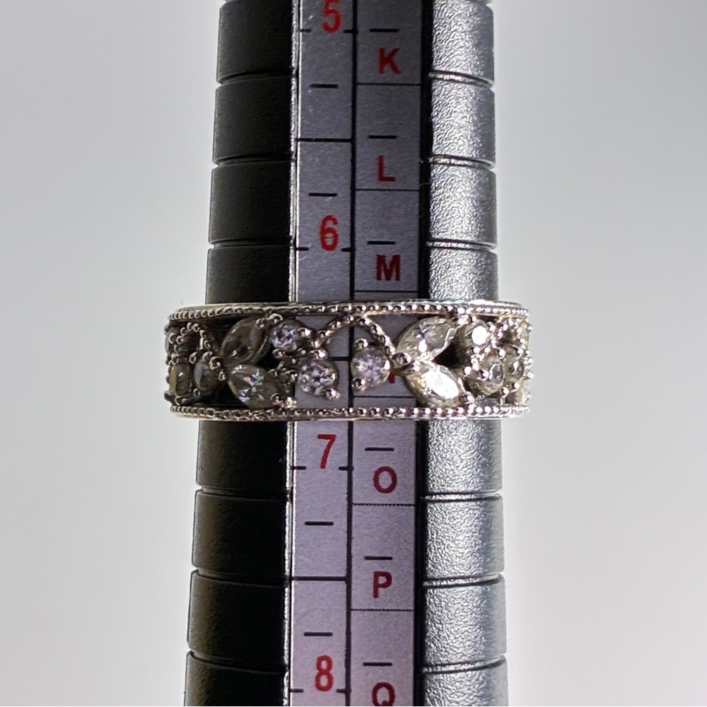 Elegant Sterling Silver Floral Ring - Picture 4 of 4